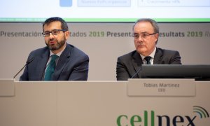 El director de Finanzas y Desarrollo Corporativo de Cellnex, José Manuel Aisa (i), y el consejero delegado, Tobías Martínez (d), durante la presentación de resultados del año 2019. E.P./David Zorrakino