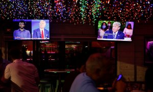El candidato presidencial demócrata de EE. UU. Joe Biden y el presidente de EE. UU. Donald Trump en programas televisivos antes de las elecciones. REUTERS / Octavio Jones