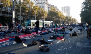 Acció de fa unes setmanes per reclamar la reducció del vehicle privat a Barcelona. ACN