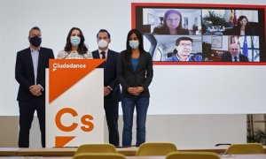 La presidenta de Ciudadanos, Inés Arrimadas, interviene en una rueda de prensa en la sede del partido, en Madrid (España), a 23 de octubre. En su intervención ha pedido al presidente del Gobierno, Pedro Sánchez, medidas “contundentes”, y ha señalado que “