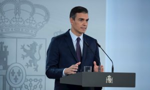 MADRID, 23/10/2020.- El presidente del Gobierno, Pedro Sánchez, da una rueda de prensa en el Palacio de La Moncloa, en Madrid, este viernes. EFE/Pool Moncoa/Borja Puig de la Bellacasa