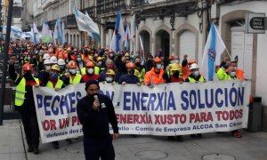 Multitudinaria protesta de trabajadores de la planta de Alcoa San Cibrao en Lugo