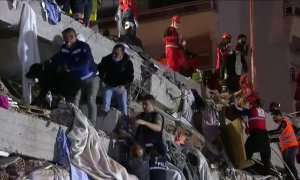 El terremoto en las costas turca y griega del Mar Egeo deja 20 edificios desplomados en Esmirna