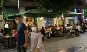 Terraza de un restaurante en Barcelona, en julio.