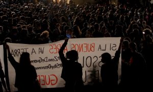 Un millar de personas en contra del desalojo de la Casa Buenos Aires, en Vallvidrera y el desahucio de una familia en Ciutat Meridiana.