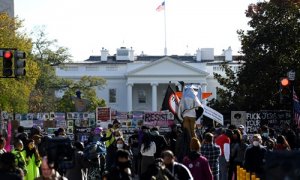 Protestas contra Donald Trump frente a la Casa Blanca en Washington.