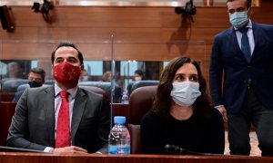 La presidenta de la Comunidad de Madrid, Isabel Díaz Ayuso (d), y el vicepresidente, Ignacio Aguado, asisten a una nueva sesión del pleno de la Asamblea de Madrid, este jueves.