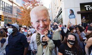 Simpatizantes demócratas celebran la victoria de Joe Biden en las elecciones de EEUU.