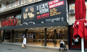 Entrada del Teatro Condal de Barcelona el día que se decretó el cierre.