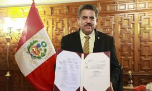 Manuel Merino, hasta ahora presidente del Congreso de Perú, asume la presidencia del país en sustitución de Vizcarra.
