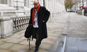 Dominic Cummings llega al nº 10 de Downing Street en Londres. - EFE