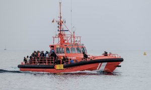 Salvamento Marítimo rescata este sábado a personas migrantes en las costas de Canarias. - EFE