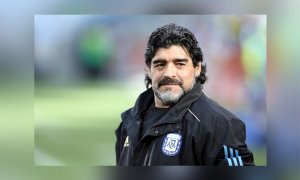 Alabanzas y críticas en las redes a Maradona tras el anuncio de su muerte