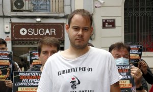 El raper lleidatà Pablo Rivadulla, conegut artísticament com a Pablo Hasel, després d'una roda de premsa a Lleida.