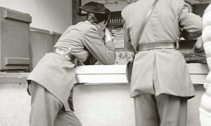 Guardias civiles de verbena. Irún, Guipuzcoa, 1958.