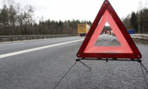 Los triángulos de emergencia tienen fecha de caducidad: La DGT cambia estos dispositivos por una señal luminosa