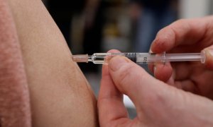 Reino Unido aprueba el uso de la vacuna contra el coronavirus de Pfizer