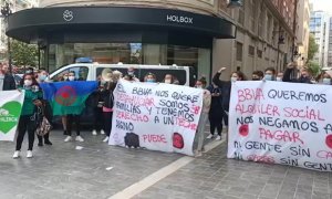 Familias de la Pobla de Vallbona (Valencia) reclaman un alquiler social para evitar su desahucio