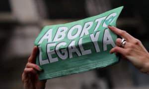 Una pancarta durante una manifestación en defensa del aborto legal.