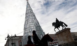 Vista del árbol de Navidad en la Puerta del Sol de Madrid