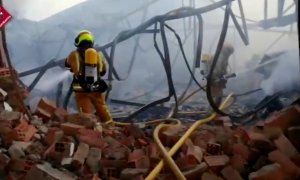 Bomberos dan por controlado el incendio en la fábrica de la Jijonenca
