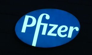 EE.UU. aprueba de emergencia la vacuna de Pfizer
