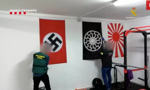Imagen de la incautación de simbología nazi.