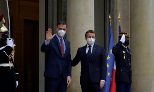 Sánchez cancela agenda y hará cuarentena tras el positivo de Macron