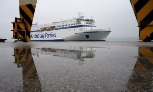 El barco de la compañía francesa Brittany Ferries a su llegada este miércoles al puerto de Santander procedente de la localidad inglesa de Portsmouth