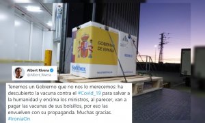 "No se puede ser más superfluo": Albert Rivera sale escaldado tras criticar la fotografía que confirma la llegada de la vacuna a España