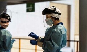 Sanitarios realizan pruebas en Córdoba mediante test de antígenos.