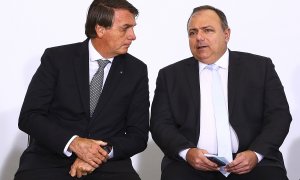 El presidente Bolsonaro y el general Pazuello, ministro de sanidad, han tenido malentendidos respecto a la vacuna Coronavac, producida por el laboratorio chino Sinovac en colaboración con el Instituto Butantan.