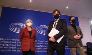 Els eurodiputats Carles Puigdemont, Clara Ponsatí i Toni Comín a l'entrada de la vista pel suplicarori.