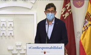 Piden la dimisión  del consejero de Salud de Murcia por vacunarse contra la Covid sin corresponderle