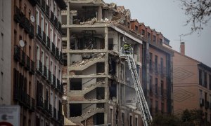 Imagen de la explosión de un edificio en la calle Toledo 98 en el centro de Madrid