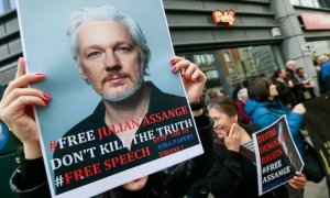 Dominio Público - Condena a Assange e indulto para Bannon