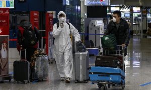 Pasajeros en el Aeropuerto de Fiumicino, en la capital de Italia, Roma.