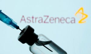 Un vial de AstraZeneca.