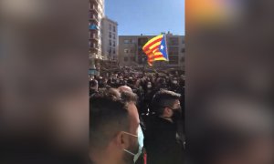 Lanzan objetos e increpan a Abascal durante una visita a Salt (Girona)