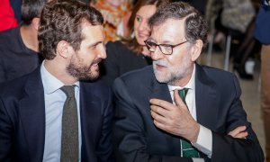 El presidente del Partido Popular, Pablo Casado, y el expresidente del Gobierno, Mariano Rajoy, en la presentación del libro 'Ellas' del eurodiputado Esteban González Pons, en Madrid, en febrero de 2020. E.P./Ricardo Rubio