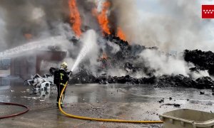 En fase de control el incendio de miles de lavadoras de una chatarrería en Leganés