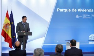 El presidente del Gobierno, Pedro Sánchez interviene en el acto de firma del Protocolo sobre Alquiler Social de Viviendas, hoy en el Palacio de la Moncloa. EFE/ Zipi