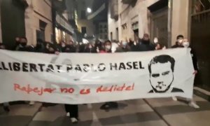 Continúan las protestas contra el encarcelamiento de Pablo Hasél en Barcelona y València