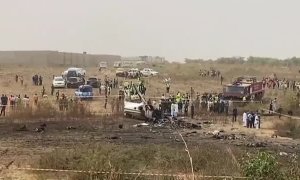 Mueren siete personas al estrellarse un avión militar en Nigeria