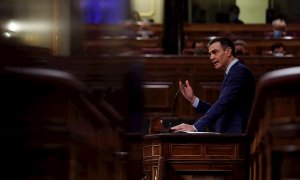 24/02/2021.-El presidente del Gobierno, Pedro Sánchez, interviene este miércoles durante la sesión de control en el Congreso de los Diputados. EFE/Emilio Naranjo