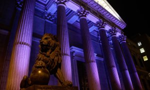 02/03/2020.- Fachada del Congreso iluminada de color violeta por el Día Internacional de la Mujer. Congreso