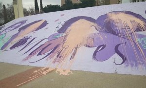 Mural feminista vandalizado en Alcalá de Henares.
