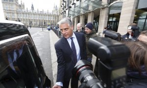 Foto de archivo de noviembre de 2012 de Andrea Orcel, entonces jefe del banco de inversión de UBS, tras una comparecencia en el Parlamento británico, en Londres. AFP