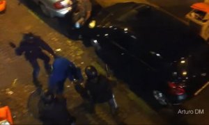 Agentes de UIP agreden a un joven al que acaban de sacar de un bar tras la protesta del 29 de septiembre de 2012 'Rodea el Congreso