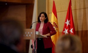 La presidenta de la Comunidad de Madrid, Isabel Díaz Ayuso, tras recibir el premio "Sociedad Civil" otorgado por la Fundación Civismo en Madrid. EFE/ David Fernández